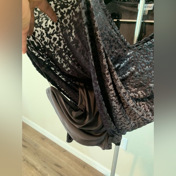 Calvin Klein size women’s XL velvet material cheetah print - Picture 5 of 9